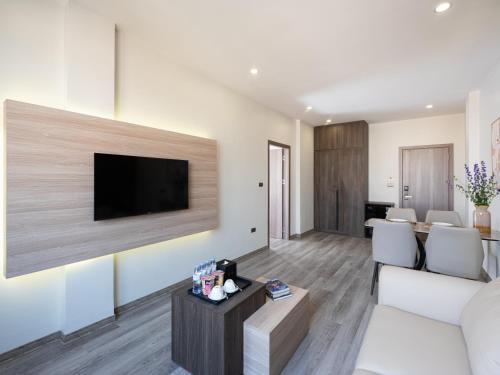Μια τηλεόραση ή/και κέντρο ψυχαγωγίας στο Dresidence Hotel Ninh Binh