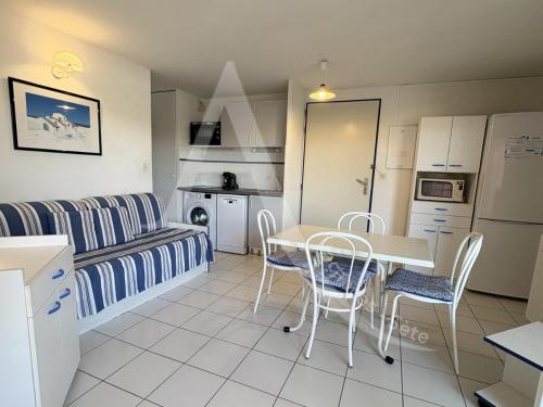 1 CHAMBRE, DERNIER ETAGE AVEC ASC, CLIM, RES AVEC PISCINE