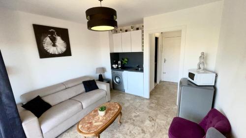 Studio avec terrasse, parking, piscine proche plage et centre à Cannes