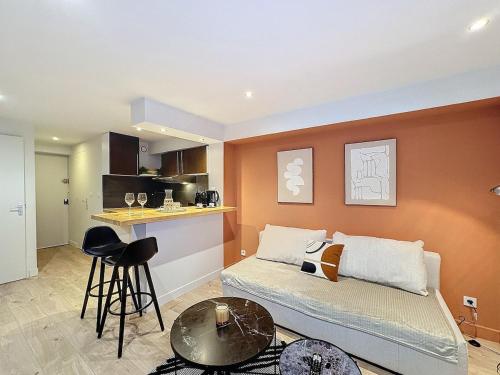 a bedroom with a bed and a table and a kitchen at My Home, voituret 1 in Lyon