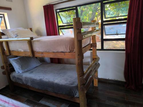 Postel nebo postele na pokoji v ubytování SambroKK Retreat