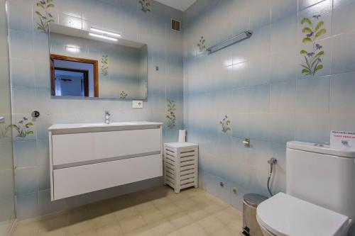 Ένα μπάνιο στο Villa Lucas - Magnificent Sea Views