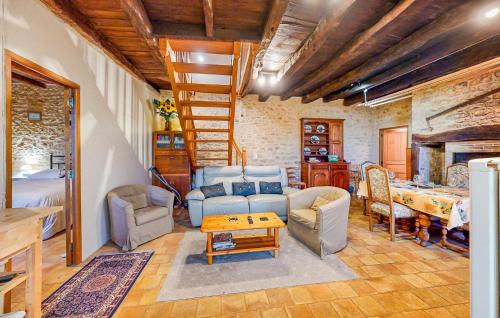 Photo de la galerie de l'établissement Nice Home In Val De Louyre Et Caude, à Le Mayne