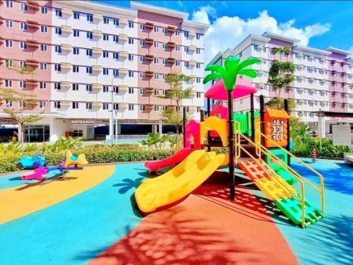 Bazén v ubytování The Tropical Suite SMDC Hope Residence nebo v jeho okolí