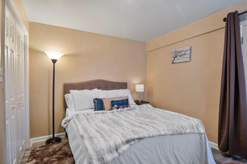 a bedroom with a large bed with white sheets and pillows at USNA Home In Downtown Annapolis in Annapolis