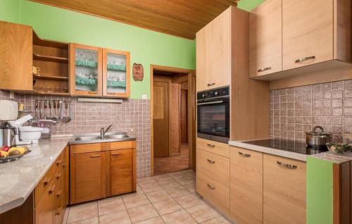 2 Bedroom Beautiful Apartment In Rijeka
