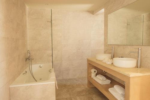 Koupelna v ubytování Camvillia Resort Messinia