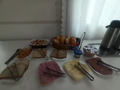 Eten bij of ergens in de buurt van de herberg

