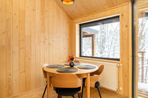 Φωτογραφία από το άλμπουμ του Leaf Loft Chalet σε Văleni-Stînişoara