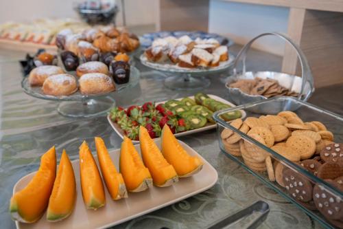 Makanan di atau berdekatan hotel
