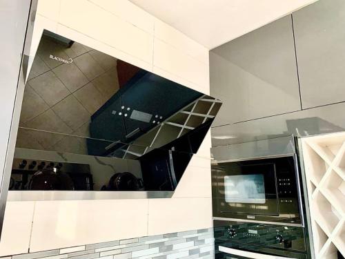 Gallery image of Modern 2-Bedroom Retreat in Adentan