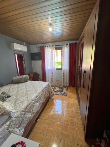 Postel nebo postele na pokoji v ubytování Casa agradável, próximo a Gramado