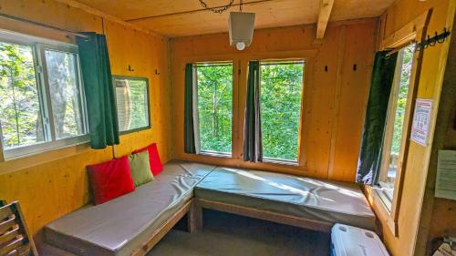 Katil atau katil-katil dalam bilik di Les Refuges Perchés Mont-Tremblant