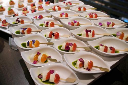 Makanan di atau berdekatan hotel