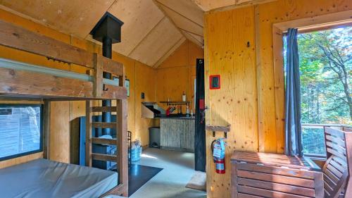 Dapur atau dapur kecil di Les Refuges Perchés Mont-Tremblant