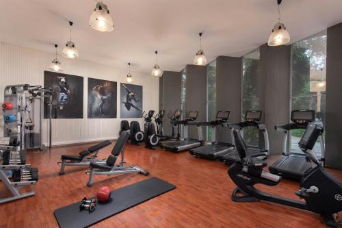 a gym with a bunch of treadmills and machines at Lisbon Marriott Hotel in Lisbon