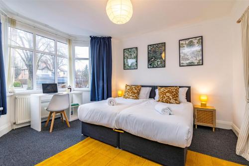 Katil atau katil-katil dalam bilik di University View-Off-Street Parking-Sleeps 8-Fast WiFi