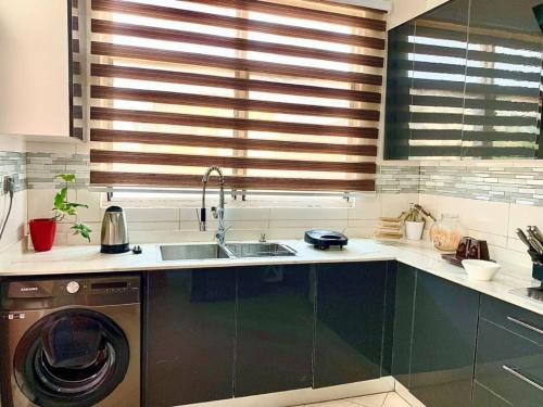 Gallery image of Modern 2-Bedroom Retreat in Adentan