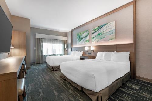 Postel nebo postele na pokoji v ubytování Best Western Plus Grand Rapids MN