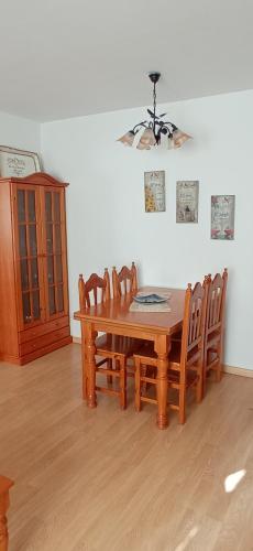 a dining room with a wooden table and chairs at La Pérgola Internet Fibra Garage Calefacción TV in Bronchales