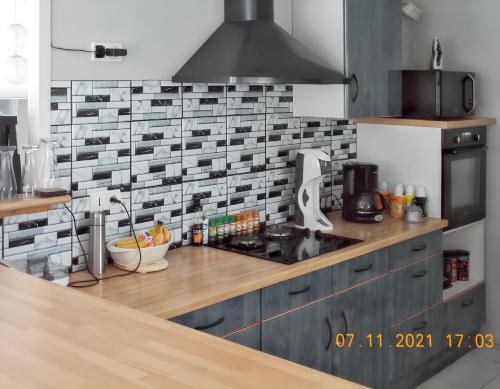 Kuchyň nebo kuchyňský kout v ubytování Maison authentique avec spa près de Dax et son jardin