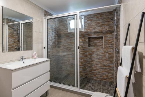 Koupelna v ubytování Casa Branca, in the Heart of Arco da Calheta