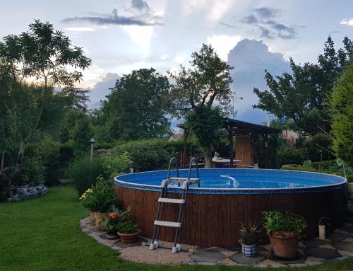Bazén v ubytování Apartmán Sluníčko nebo v jeho okolí