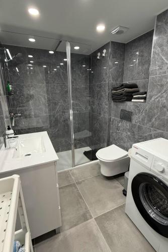 Apartamentos Danubio, Modernes Apartment mit Poolblick und seitlichem Meerblick, Wohnzimmer und 1 Schlafzimmer, 4 Etage, im Herzen von Playa del Inglés, Gran Canaria