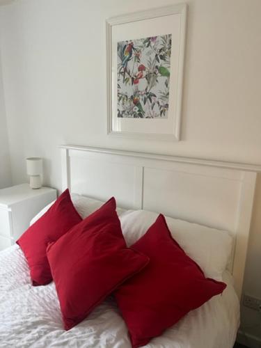 Katil atau katil-katil dalam bilik di Glenbervie - Beautifully refurbished, self-contained apartment