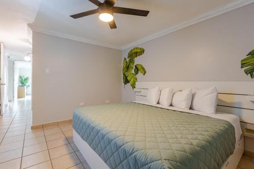 Gallery image of Penthouse Condo, Rooftop Terrace with Hot Tub, 6ppl in Las Coles