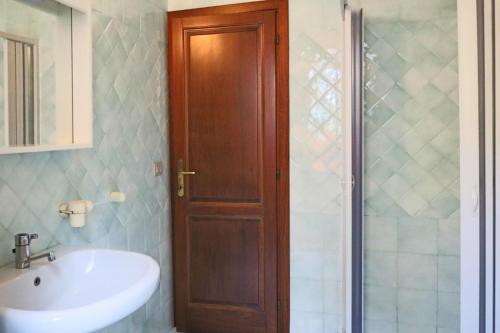 A bathroom at Borgo Le Logge