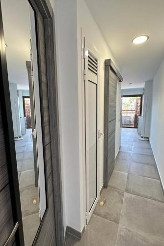 Apartamentos Danubio, Modernes Apartment mit Poolblick und seitlichem Meerblick, Wohnzimmer und 1 Schlafzimmer, 4 Etage, im Herzen von Playa del Inglés, Gran Canaria