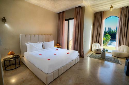 Una cama o camas en una habitación de Palais Nouhass