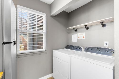 a laundry room with a washer and dryer and a window at Ozark Vista in Branson