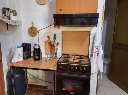 a kitchen with a stove and a counter top at Domu Asquer 5 in Fluminimaggiore