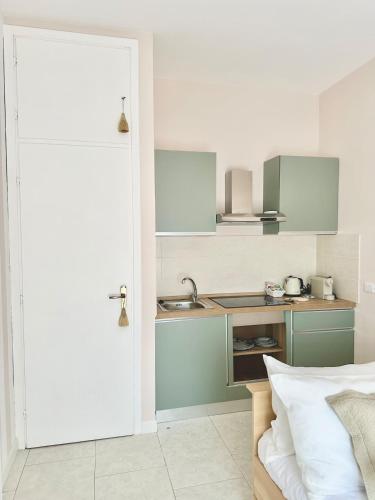 Milan City Center Romantic Suite with Terrace