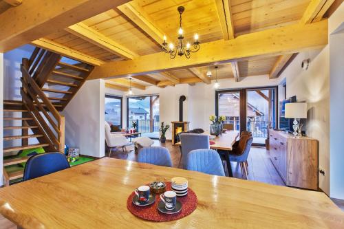 a dining room and living room with a table and chairs at Chata FONGRUB in Mýto pod Ďumbierom