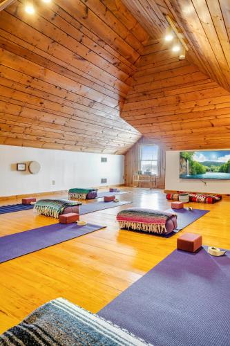 a large room with lots of yoga mats on the floor at The Miracle Room at Dream BNB Estate Inn in Leamington