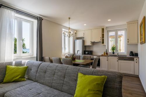 Deluxe apartment Dobrila