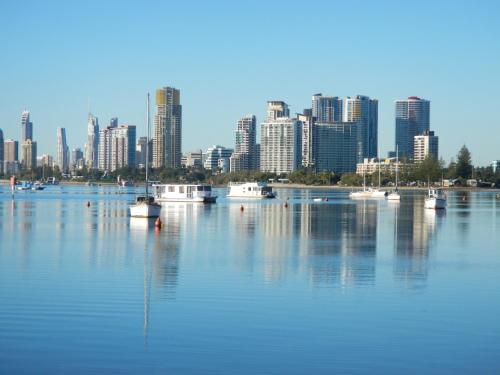 a city skyline with boats in a large body of water at Blue Waters Apartments in Gold Coast