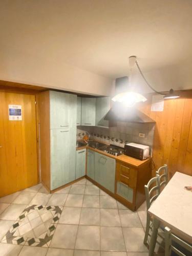 Kuchyň nebo kuchyňský kout v ubytování Monalisa sweet house - Appartamento Marilleva 1400