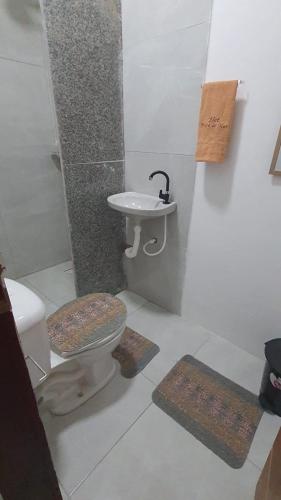 a bathroom with a toilet and a sink at FLAT BRISA do MAR in Pitimbu