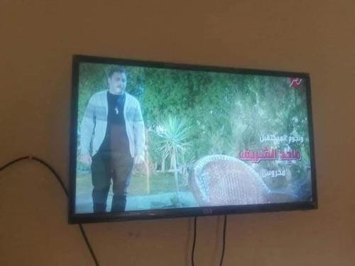 Televisyen dan/atau pusat hiburan di jarmy house