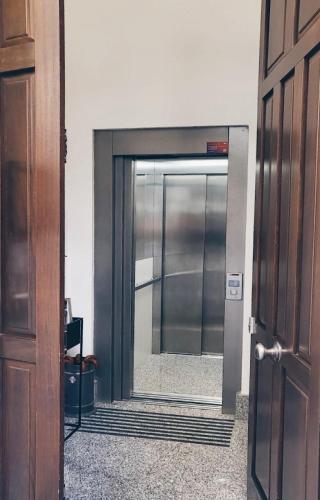 an open door to a large metal elevator at Apartamentos Pozo Amarillo in Salamanca