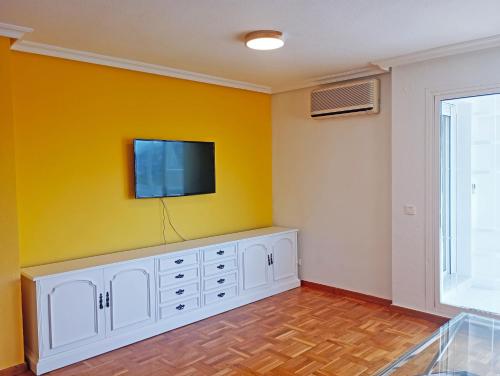 Amplio y luminoso en urbanización con piscina y garaje privado