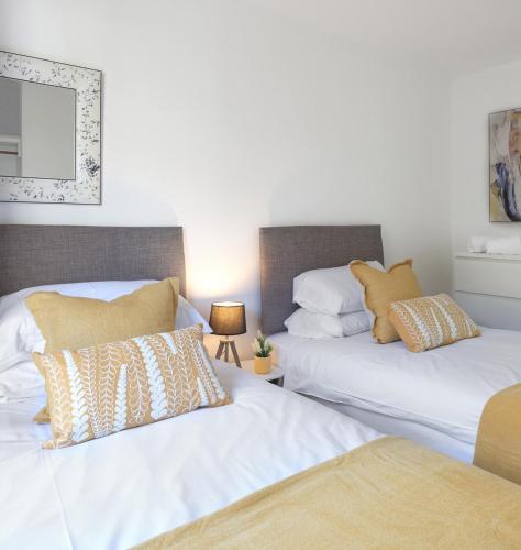 two beds sitting next to each other in a room at The Lush Apartment Cardiff Central 2 Bedrooms in Cardiff