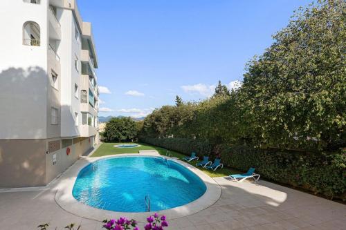 MARBELLA HOME RENTALS - Puerto Banus, 3BR Apartment, sea & mountain views