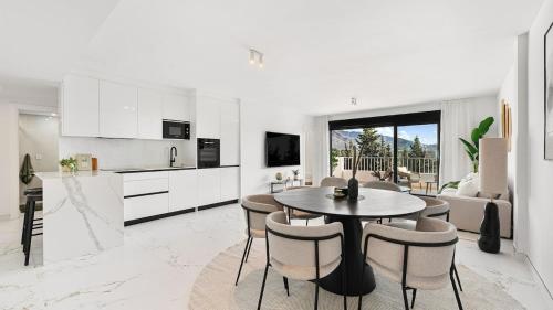 MARBELLA HOME RENTALS - Puerto Banus, 3BR Apartment, sea & mountain views