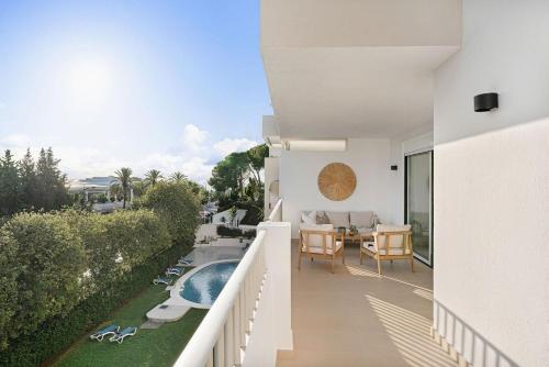MARBELLA HOME RENTALS - Puerto Banus, 3BR Apartment, sea & mountain views