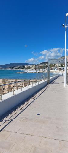 Studio F1 avec jardin, proche du Palais des festivals et des plages
